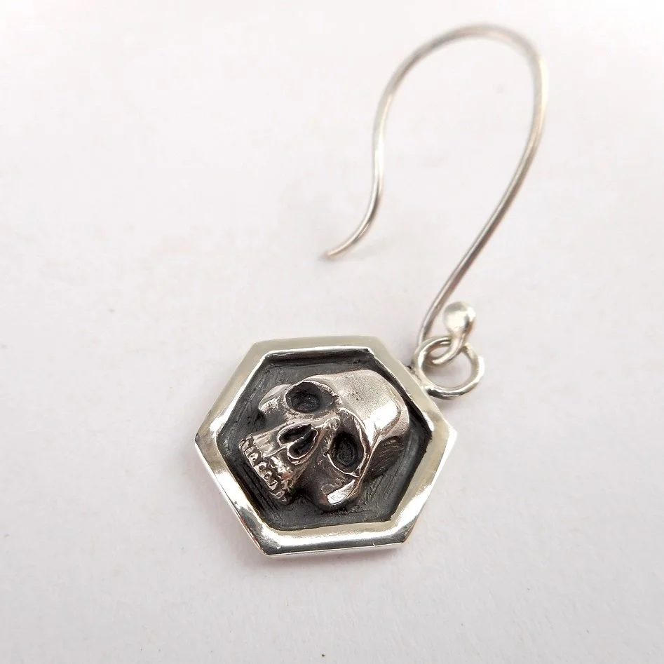 Silver skull shop earrings